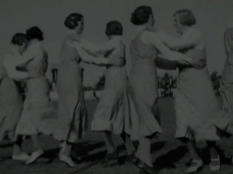 Still uit een film uit Tilburg 1934, dansende vrouwen